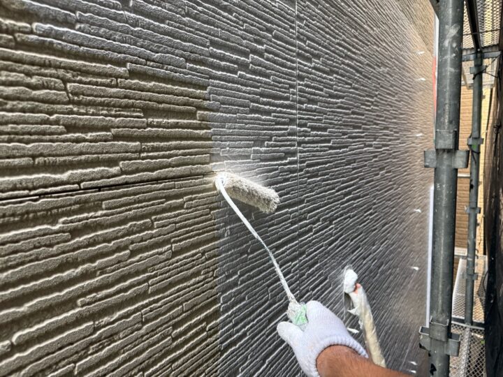 外壁塗装/下塗り2回目