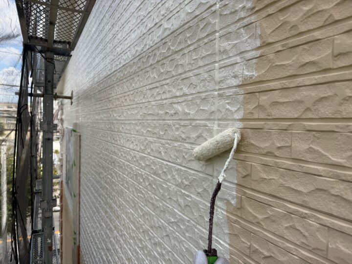 外壁塗装/下塗り2回目