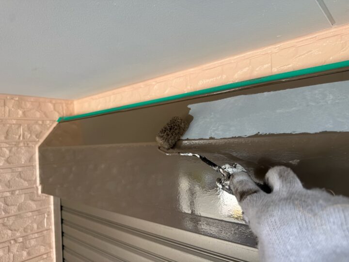 シャッターボックス塗装/中塗り