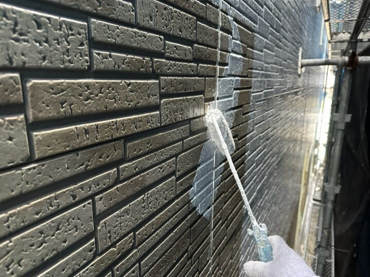 外壁塗装/下塗り2回目