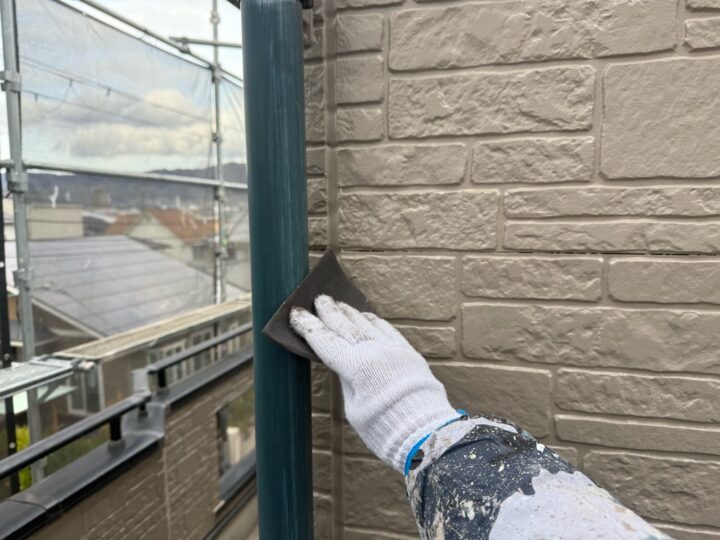 縦樋塗装/ケレン