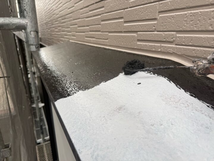 出窓天端塗装/中塗り